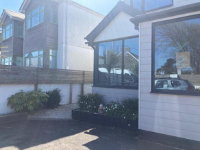 The Salt Box- Lovely refurbished annexe, free parking, walk to Porth beach.